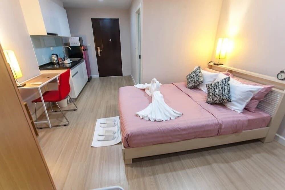 Sukhumvit 64 Pool View Apartment - photo 2
