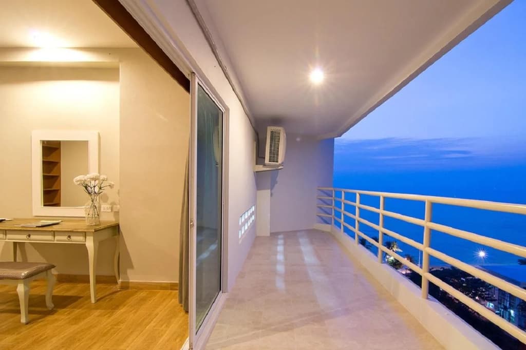 V8 Seaview - photo 6