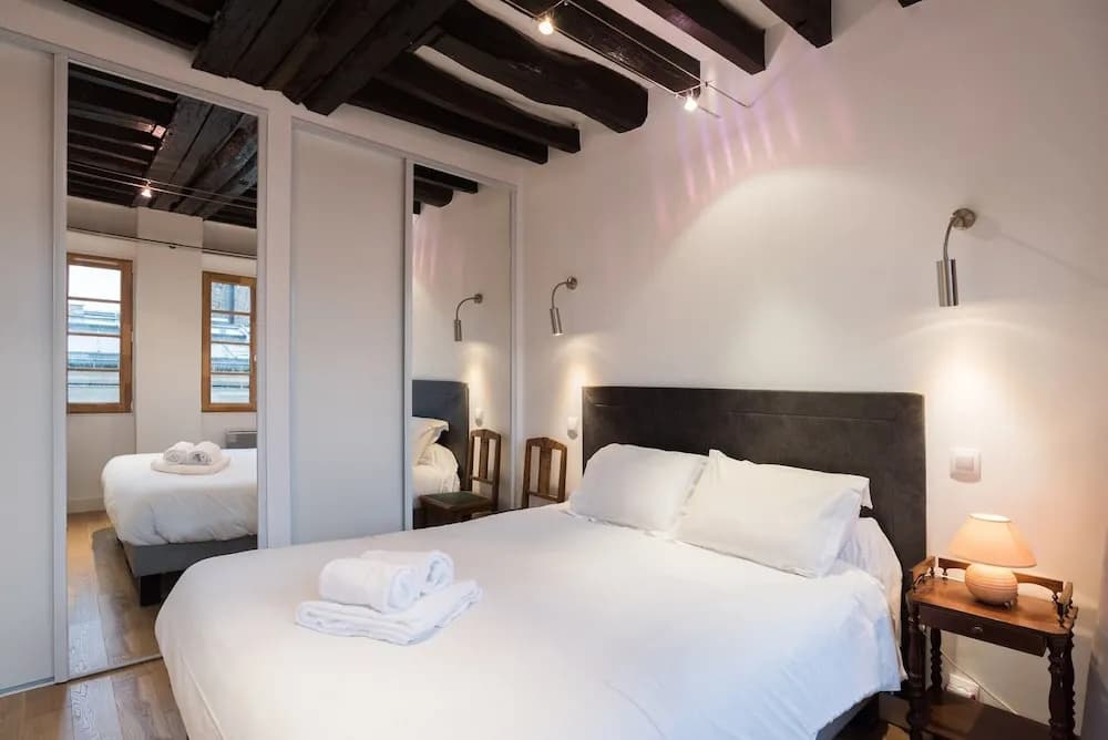 Temple - Le Marais Apartment - photo 4