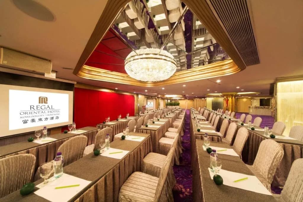 Regal Oriental Hotel - photo 16
