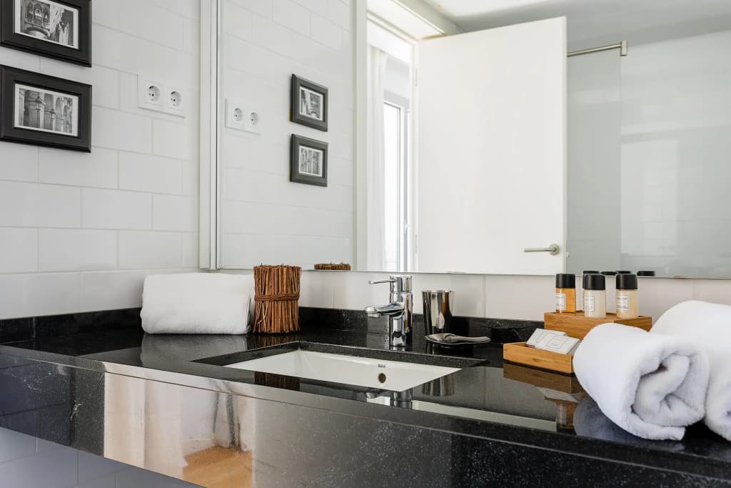 1 BR Rambla Suite & 2 Pools Rooftop Terrace Sea View - HOA 42152 - photo 6