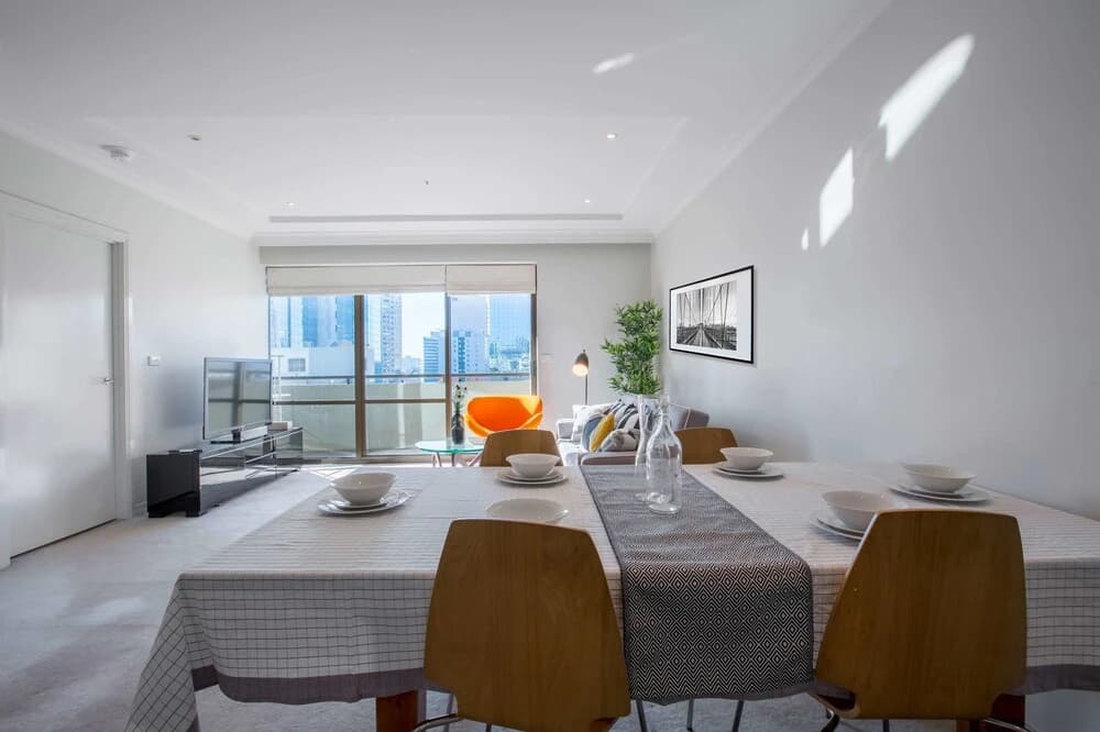 Russell St. Hotel Apartment - photo 25