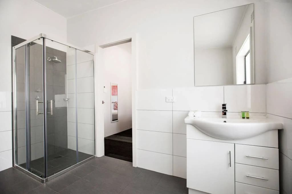 Villawood Hotel - photo 10