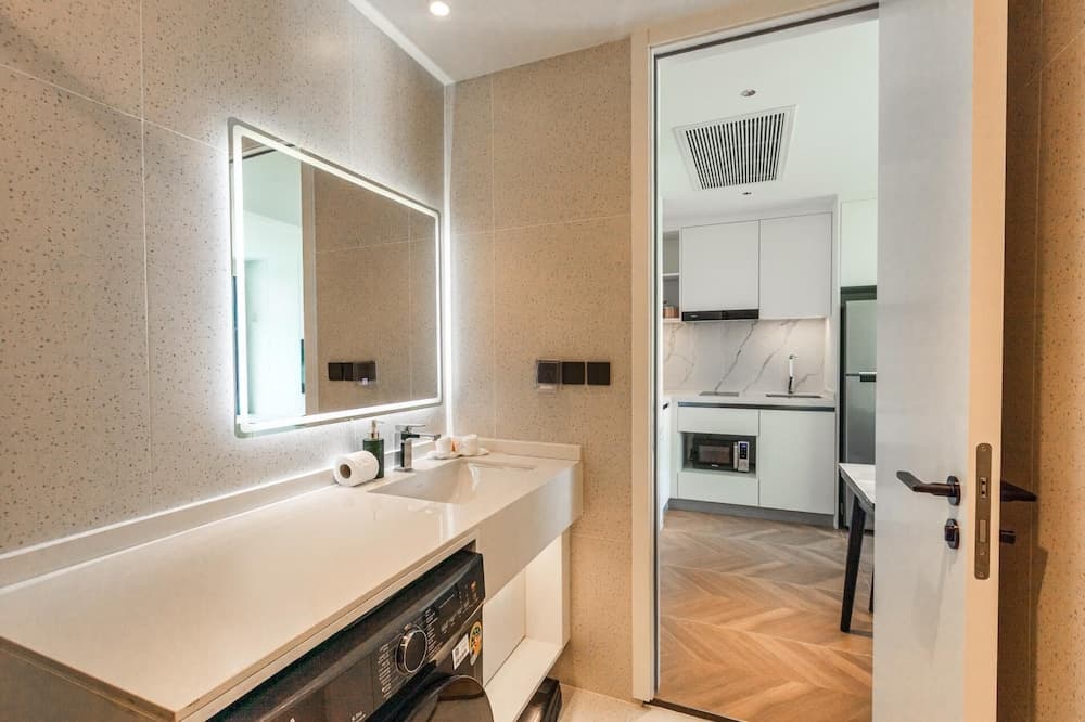 Unit 2303 Beachfront Pool-facing + Sea View - photo 21