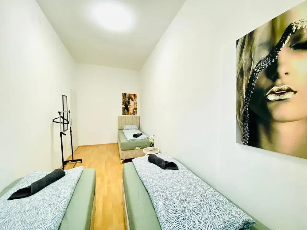 Rooms in Cozy 4BR Shared Apt Central - photo 49