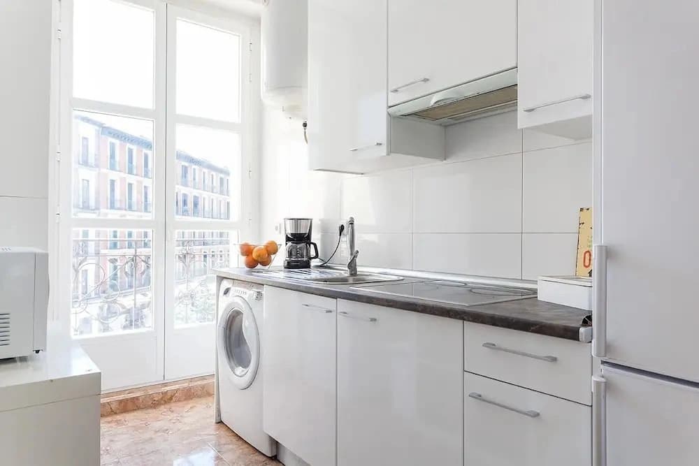 Stunning Urban Apt. Historic District - Sol - photo 11