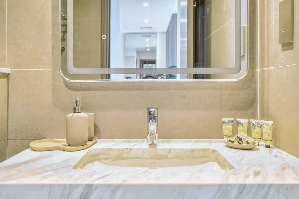 PVH - Charming 1BR - Burj Royale - photo 9