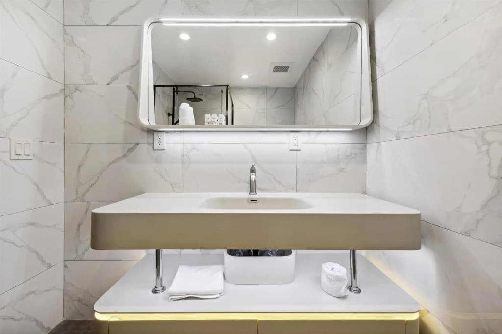 Ramada by Wyndham Flushing Queens - photo 11