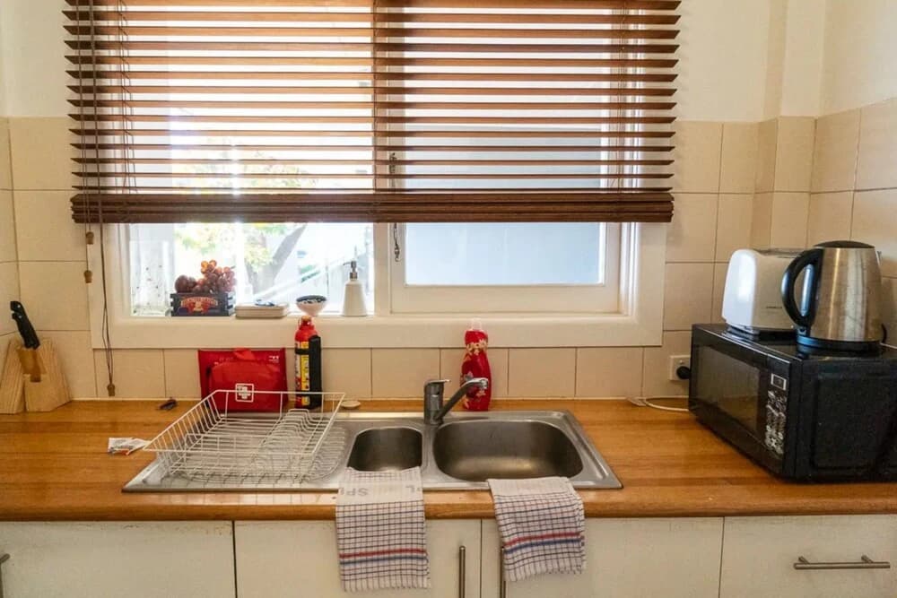 Delightful 3 Bedroom Apartment near Chapel Street in St Kilda - photo 13
