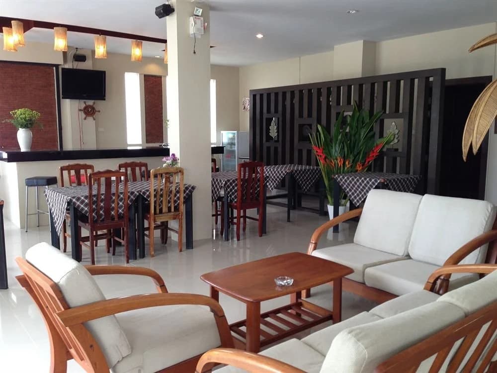 Home 8 Hotel - photo 4