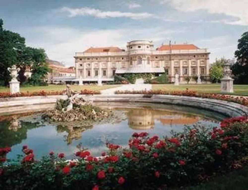 Im Palais Schwarzenberg - photo 2
