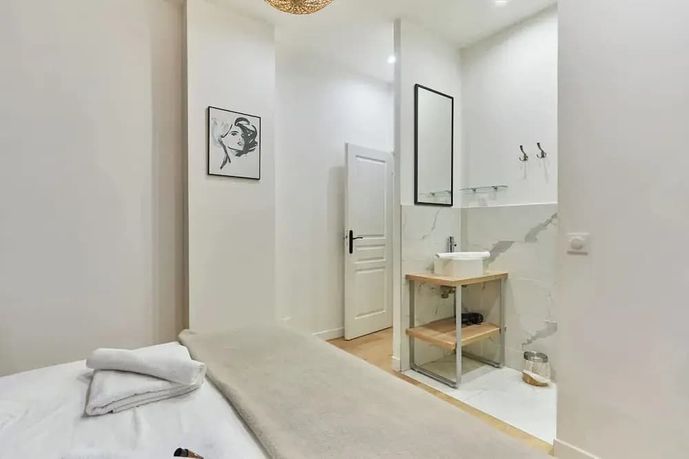 Apartment Center of Paris Sacre Coeur - photo 8