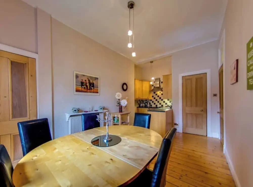 JOIVY Fabulous Ground-floor 3-bedroom Near Old Town - photo 3