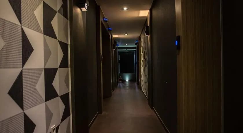 Tom Robin Hotel - photo 8