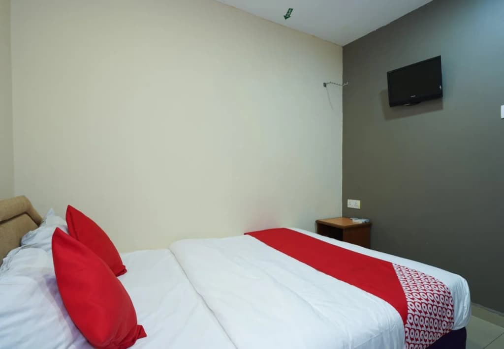 OYO 1094 Q One Hotel Dengkil - photo 5