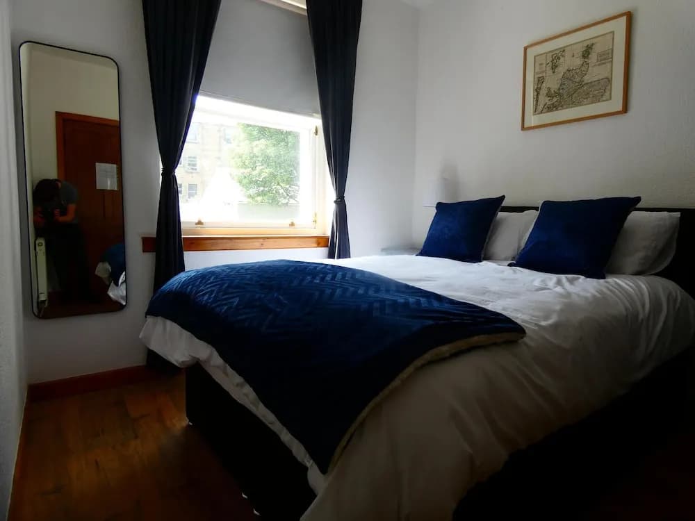 Central 2-bed Flat in Edinburgh - photo 2