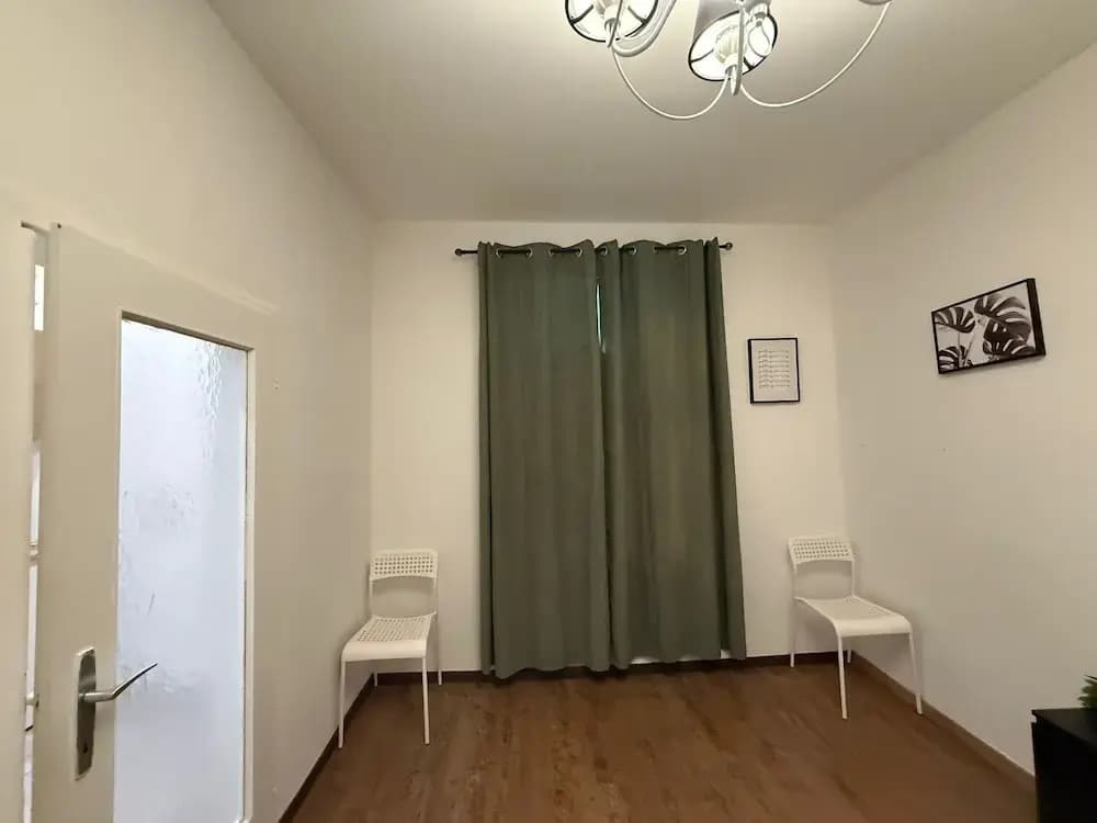 Affordable 2BR Apt 10 Min to Westbahnhof - photo 6