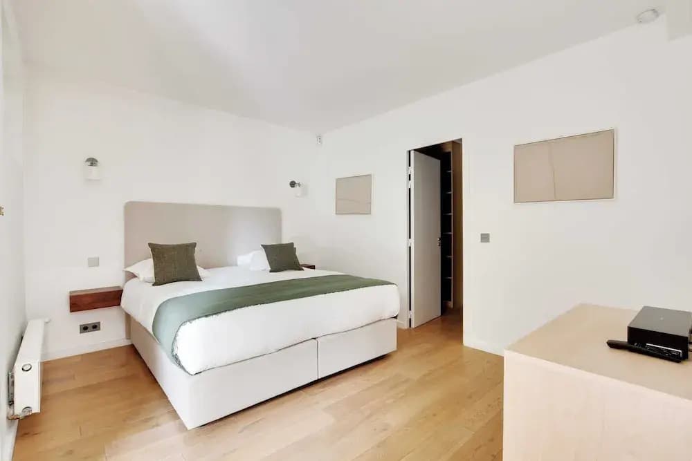 Passy / Eiffel Tower - Amazing 2BR With Garden - photo 3