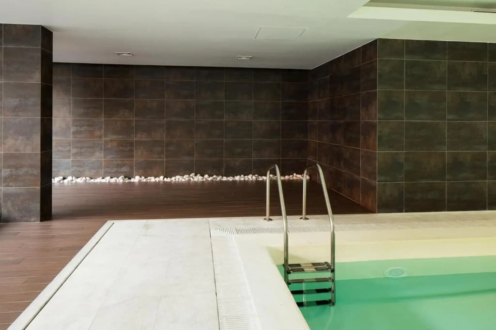 Skyscraper Riverview Lisbon with Indoor Pool - photo 13
