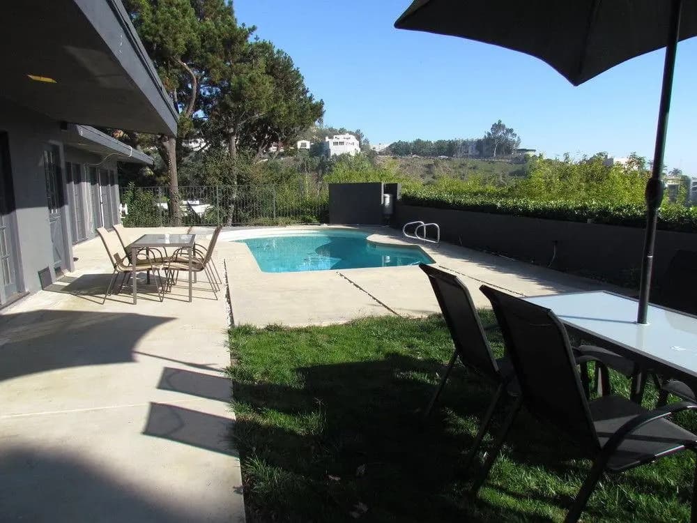 4 Bedroom Celebrity House with Pool & City View - photo 17