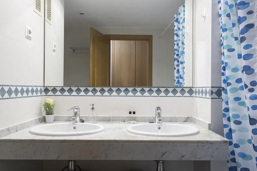 1317 - Modern Forum Apartment - photo 9