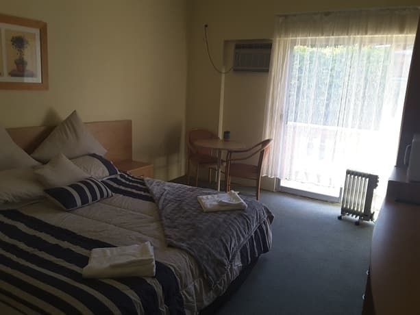 Rest Easy Motel - photo 3
