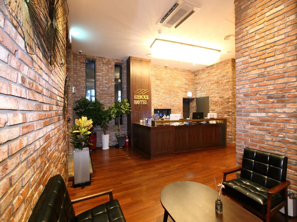 Bricks Hotel - photo 2
