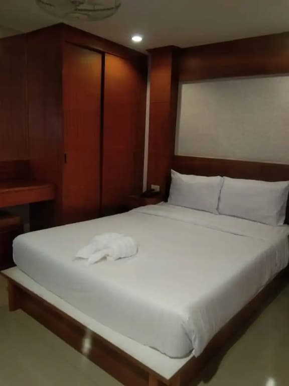 Lucky Inn Residency - photo 5