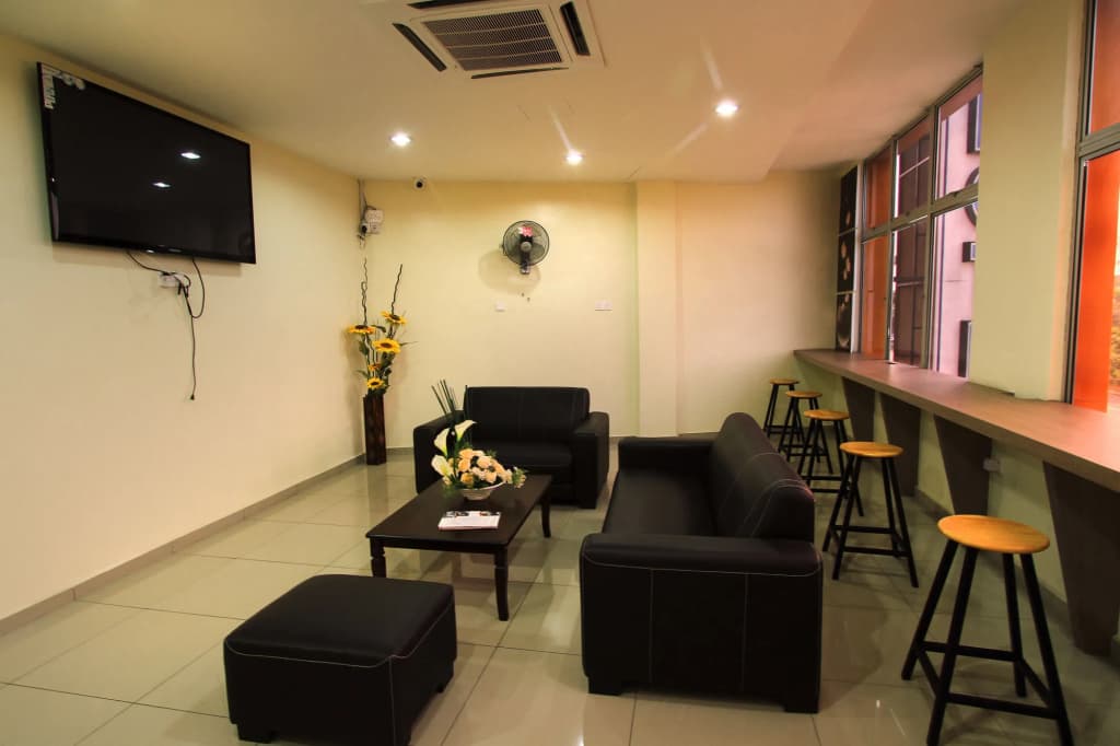 Max Inn Suite Hotel - photo 10