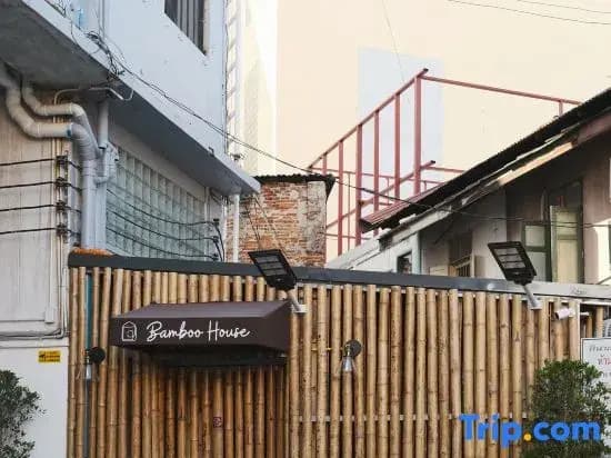 Hidden Gems in China Town, 2 Bedrooms - photo 2
