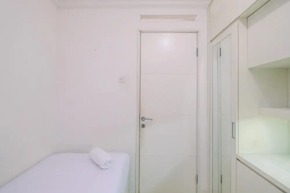 Modern And Tidy 2Br Bassura City Apartment - photo 2