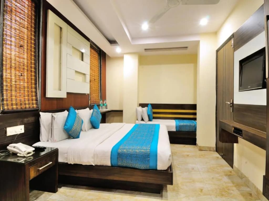 Hotel Gold Star Inn - photo 13