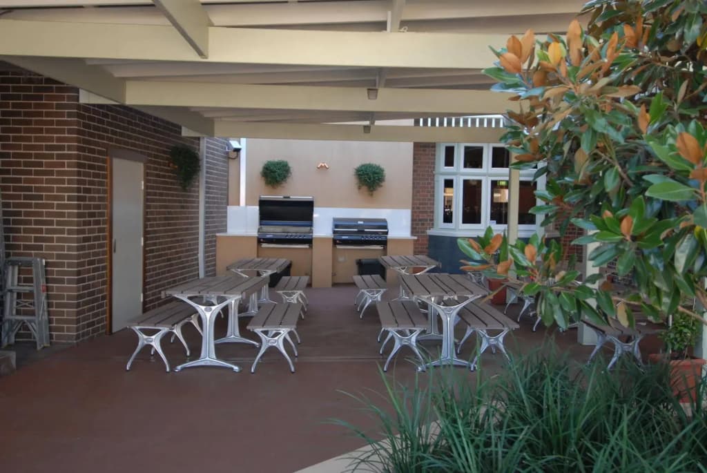 Captain Cook Hotel - photo 9