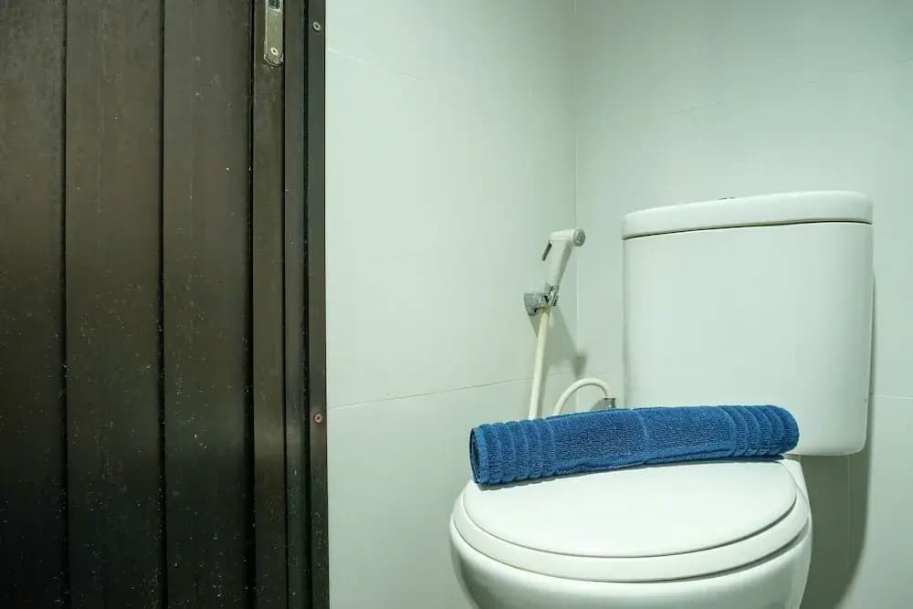 Best Spacious Studio Belmont Residence Puri Apartment - photo 6