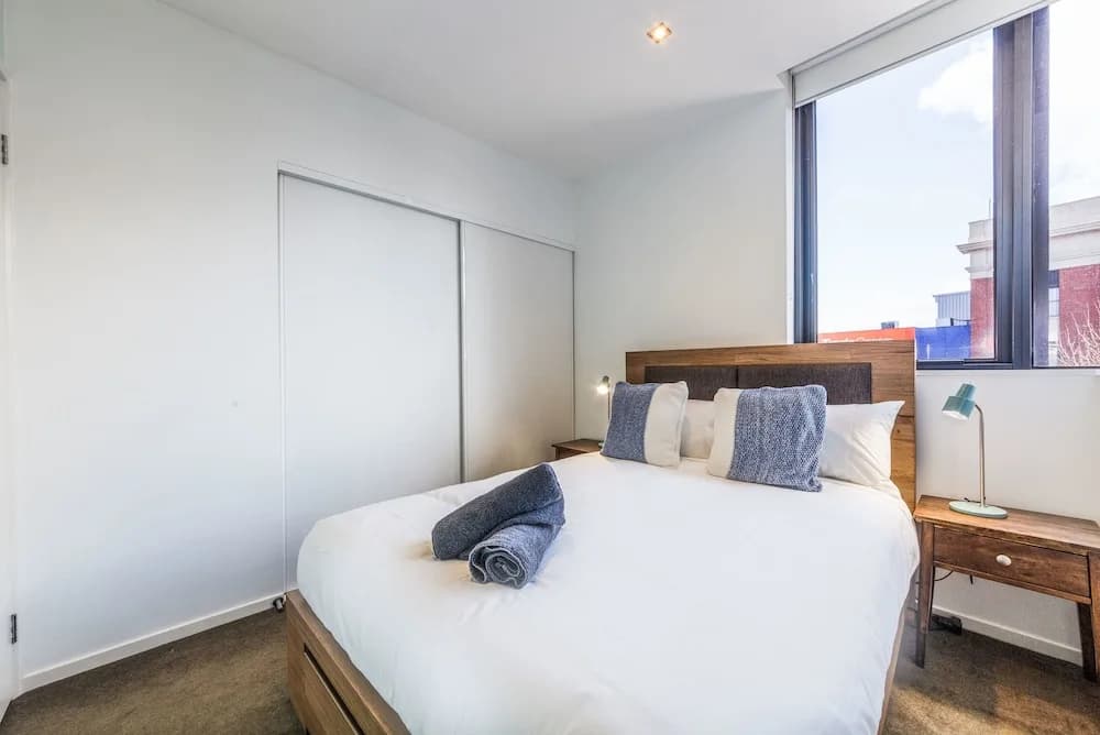 Stylish 2 bed 2 bath parking wifi pool - photo 2