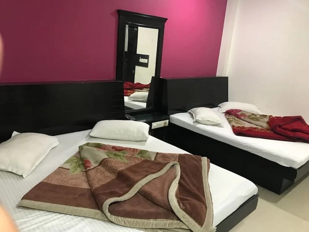 Hotel Dwarkadhish Intercontinental - photo 2