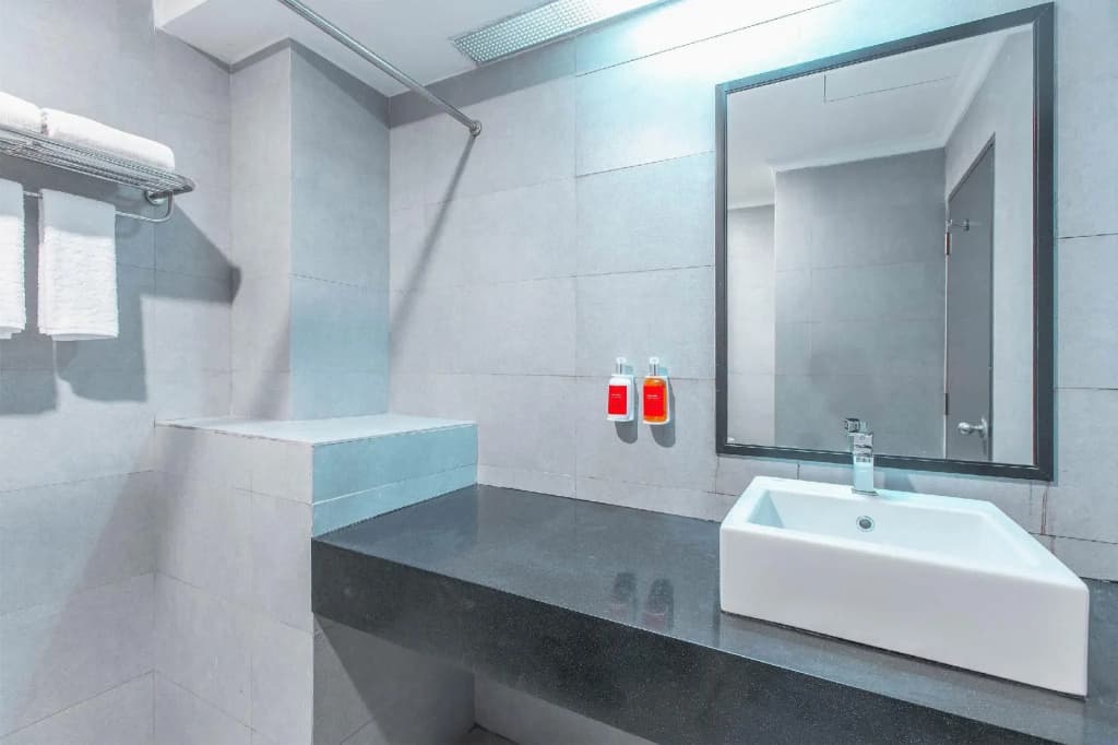 Super OYO Townhouse 1 Hotel Salemba - photo 10