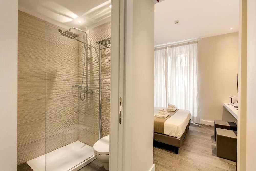 Ecce Roma Guesthouse - photo 7
