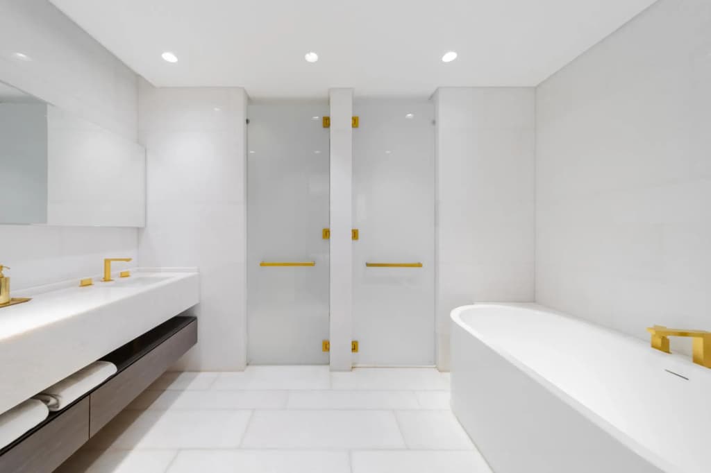 DXB - Five - 41208 - PJ - photo 8