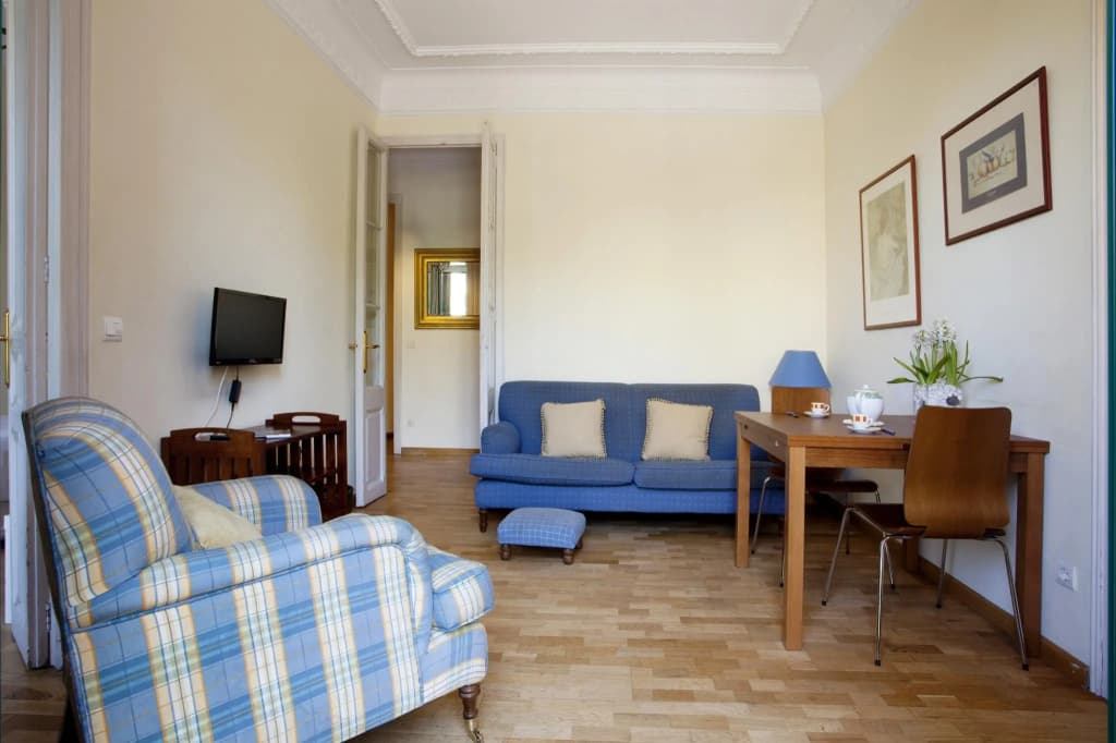 Gran Via - Three Bedroom Apartment - photo 3