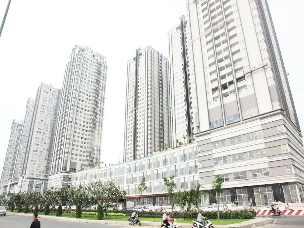 Sunrise City 2BR with Infinity SW Pool - photo 28
