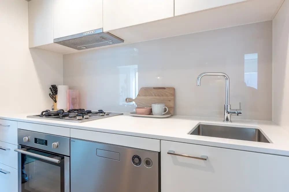 Stylish city views CBD 2 bed 2 bath - photo 12