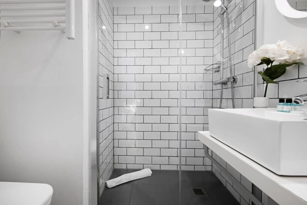 Stunning & Bright 2BD 2BTH – CITY CENTER -GRAN VIA - photo 30