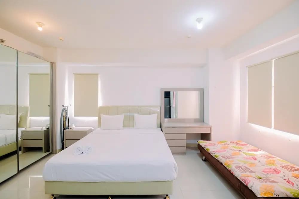 Good Deal And Cozy Studio Green Pramuka City Apartment - photo 2