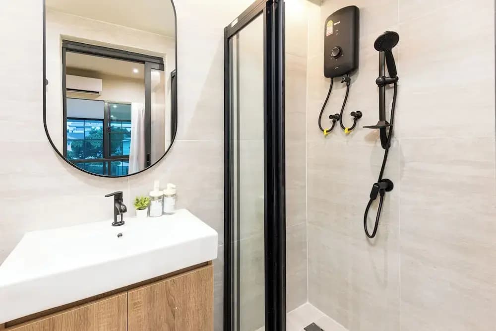 Luxury 5BR Poolhouse & Theater - 2mins to BTS - photo 21