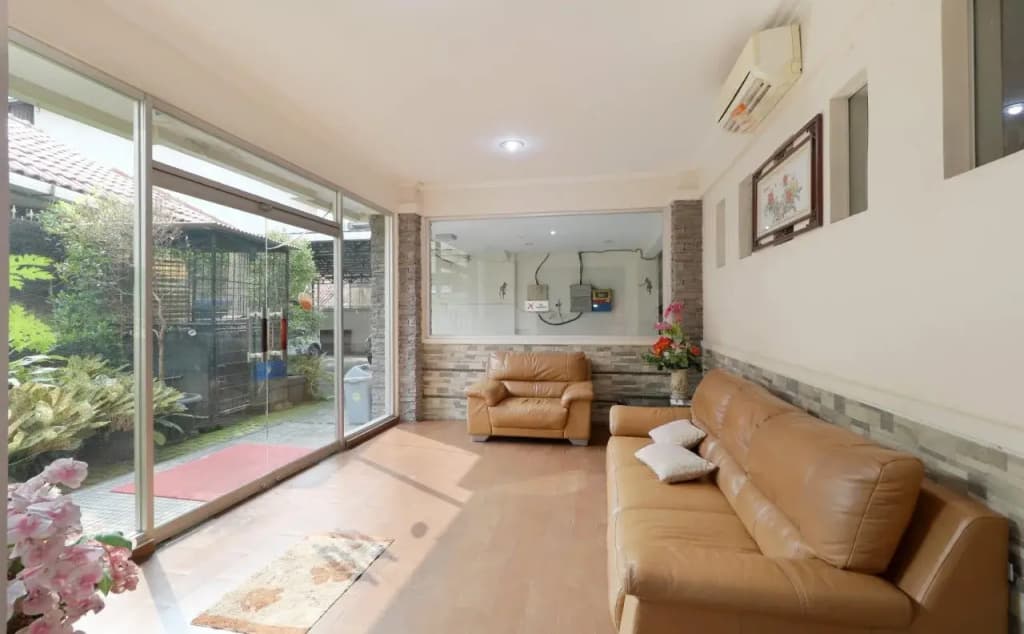 Clover Residence Near Mall Ambassador - photo 3
