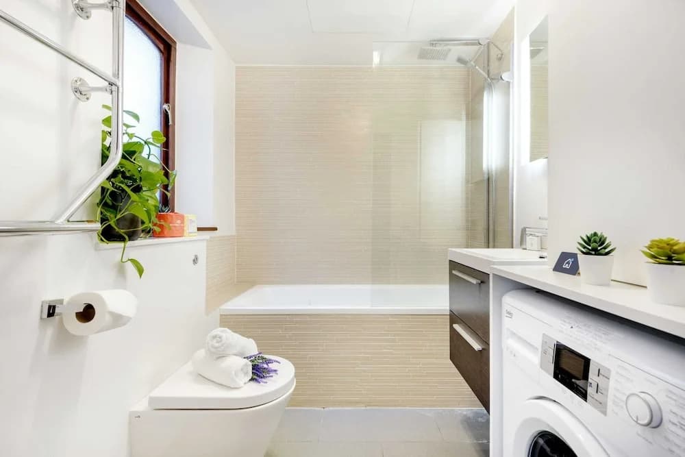 Bright and Modern Mayfair Apartment - photo 13