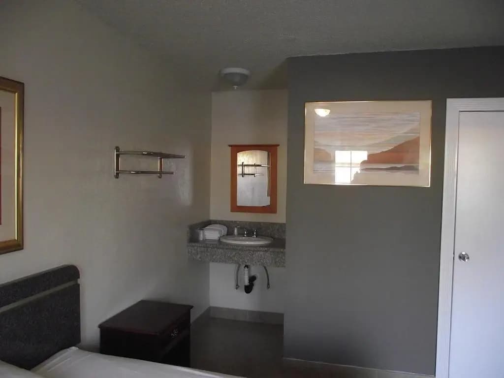 SandPiper Motel - photo 12