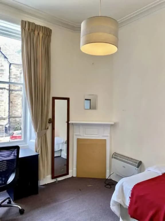 Large 5 Bedroom Flat in Marchmont, Edinburgh - photo 13
