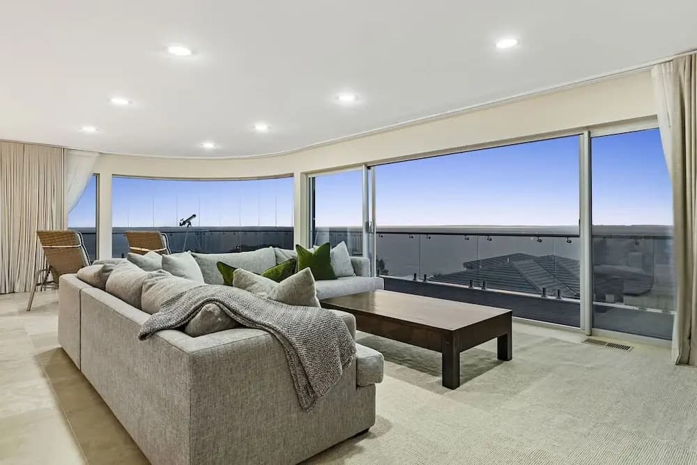 Cliffside Castle With Bay And City Views - photo 7
